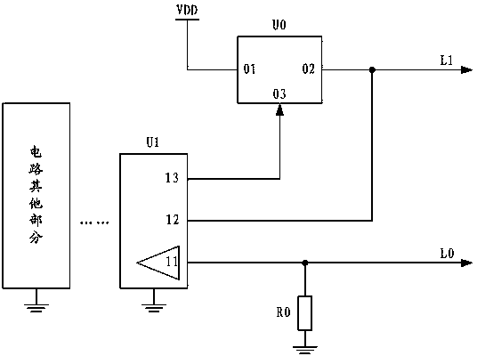 Communication circuit between active equipment and inactive equipment as well as lock