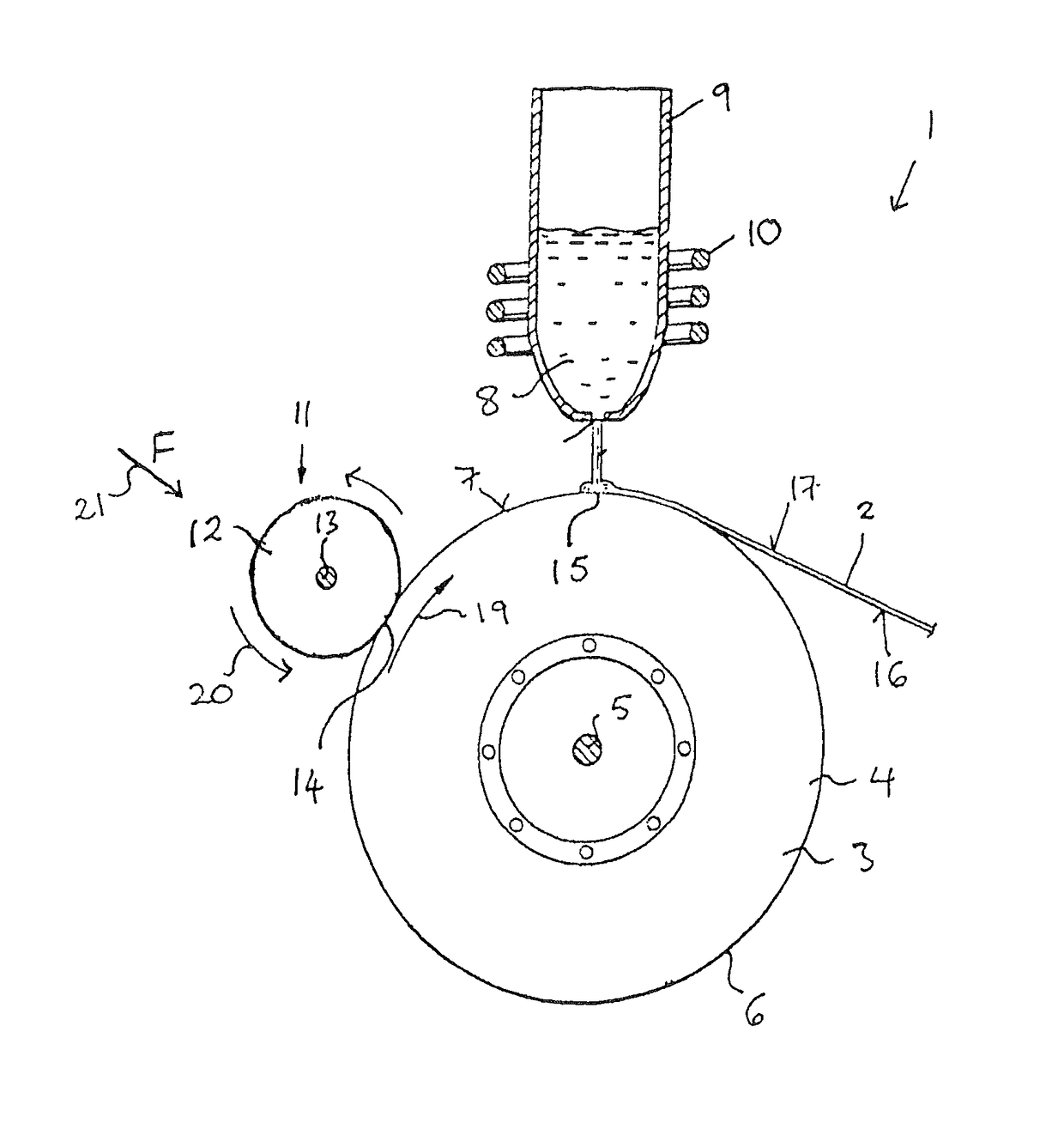 Device and method for the production of a metallic strip