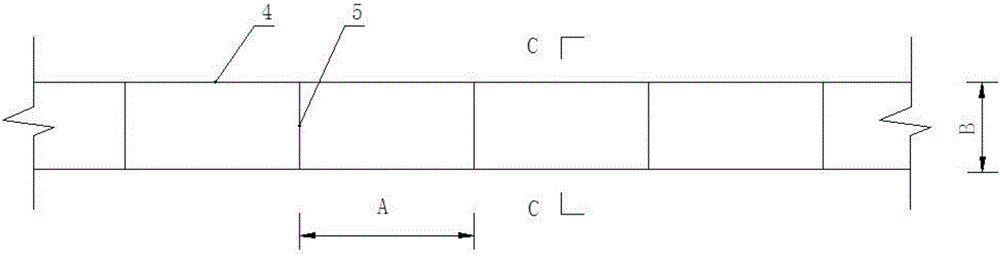 Steel grating assisted diversion tunnel preliminary bracing structure and method