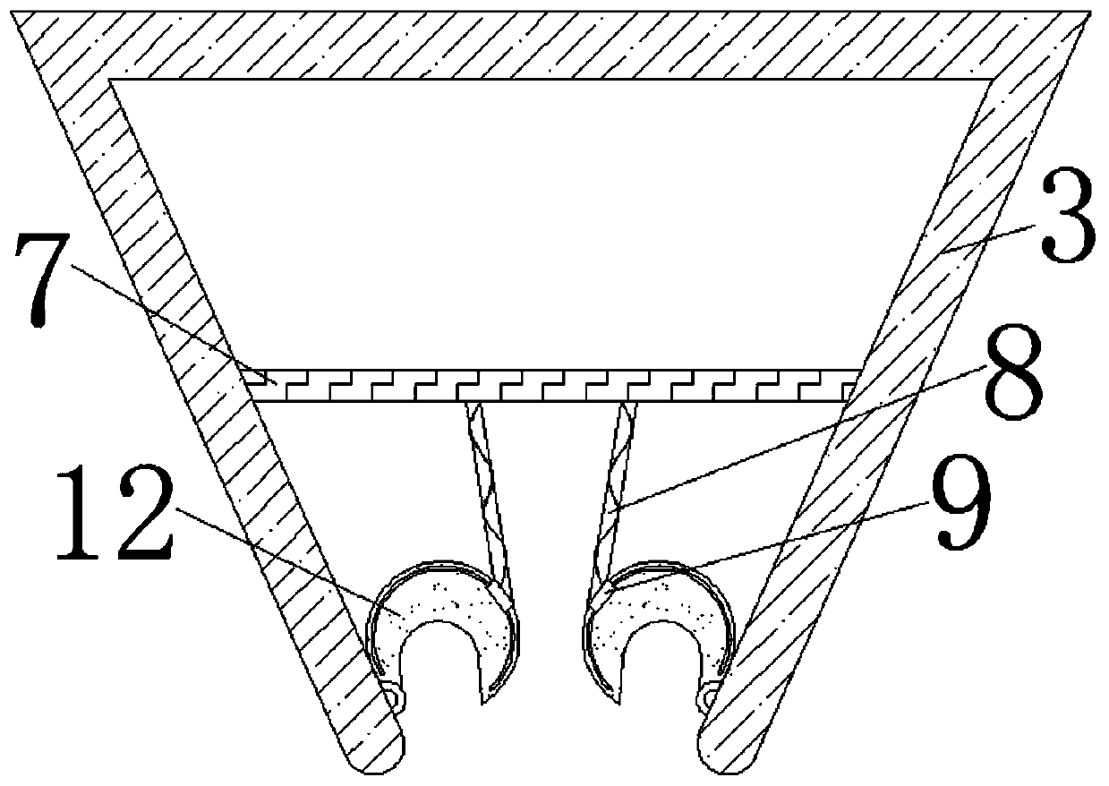 Anti-clogging device capable of protecting spray nozzles along with flow of solution