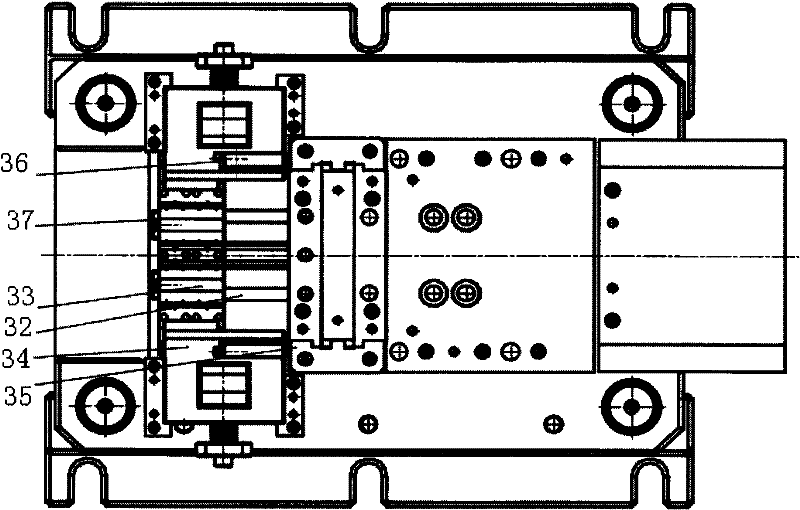 Carrier-free one-die two-piece forming method for bracket