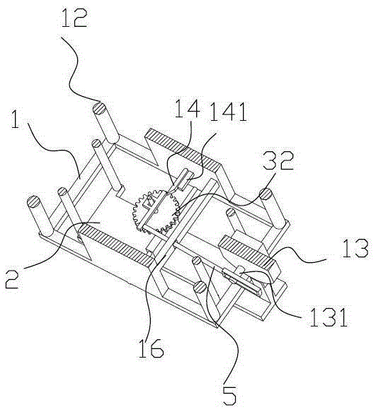 Saw blade polishing device capable of polishing swingingly