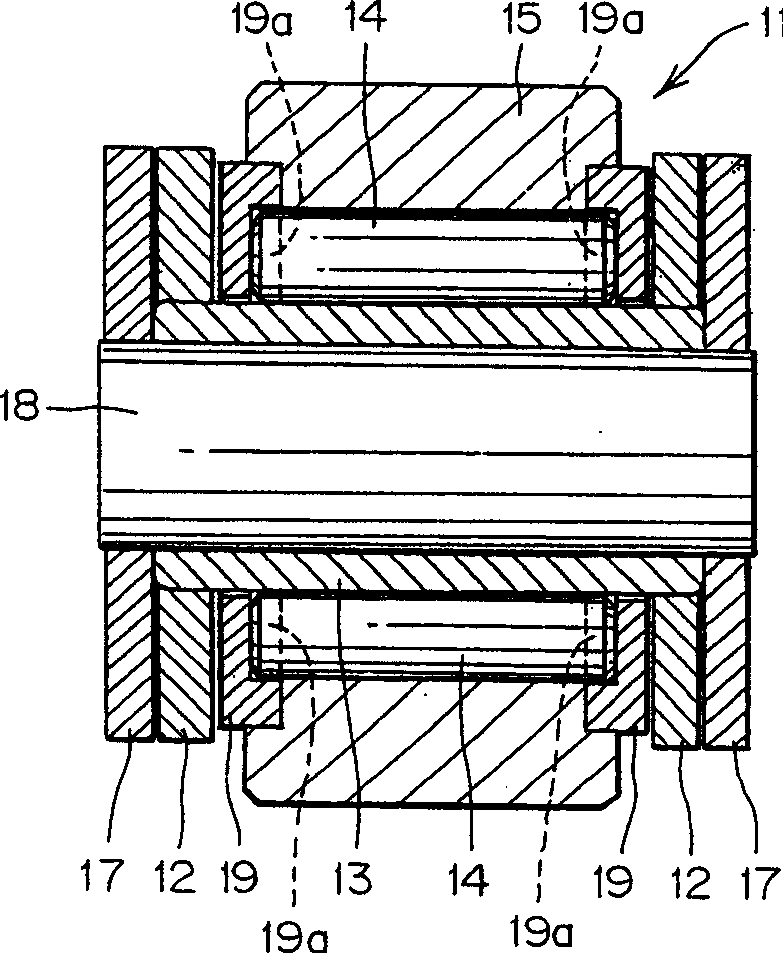 Roller bearing and roller chain mounted with roller bearing