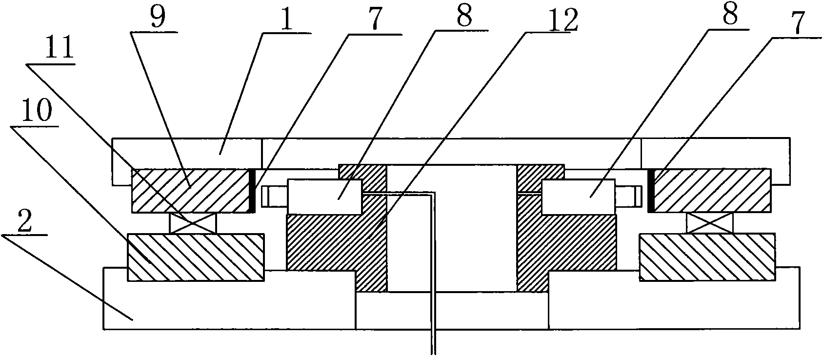 Angular displacement measuring and controlling device for revolving platform