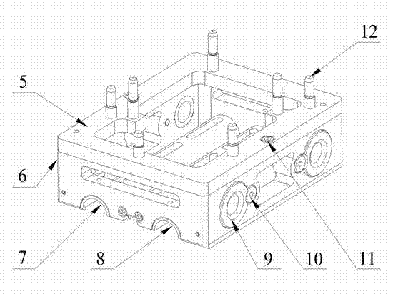 Tunnel type oven berth mechanism suitable for automatic online and offline