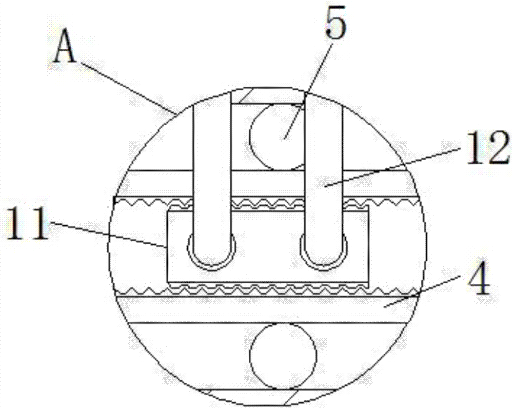 Wood polishing device for building construction and capable of achieving pre-grinding