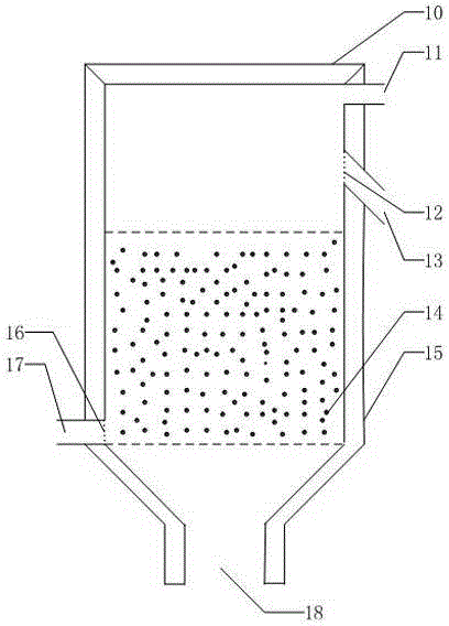 System and method for desalinating seawater through absorbing solar energy via liquid-solid fluidized bed