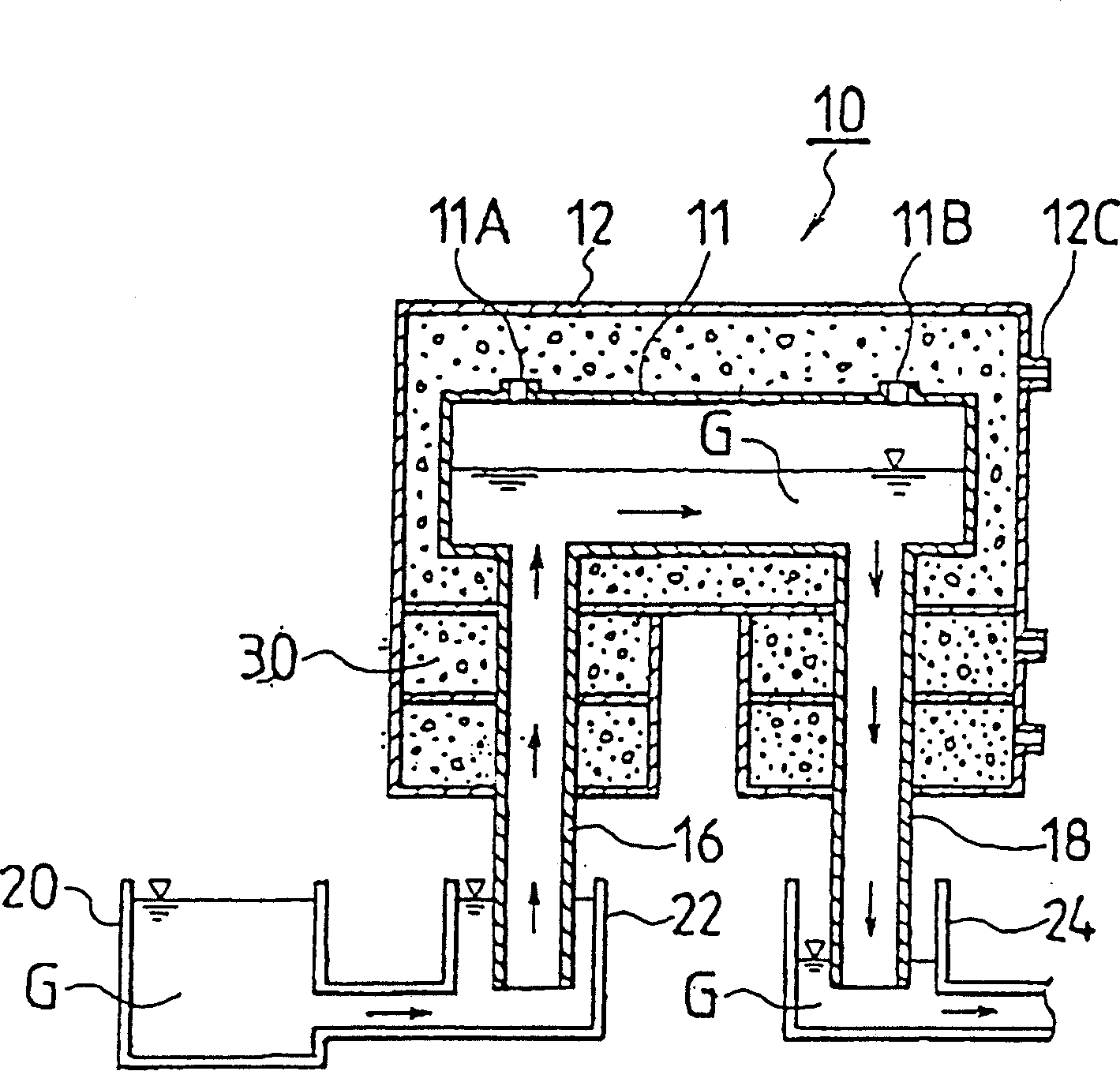 Vacuum degassing device of glass melt