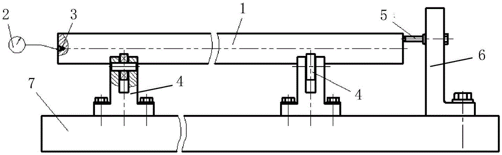 Center hole radial circle run-out detection tool and batch detection method