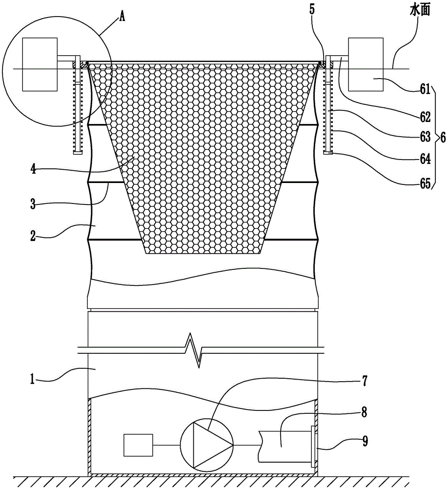 Automatic collecting device for floating objects on water