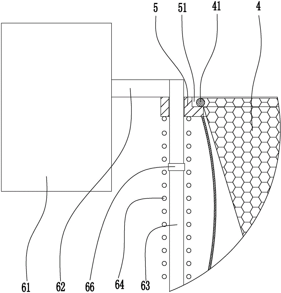 Automatic collecting device for floating objects on water