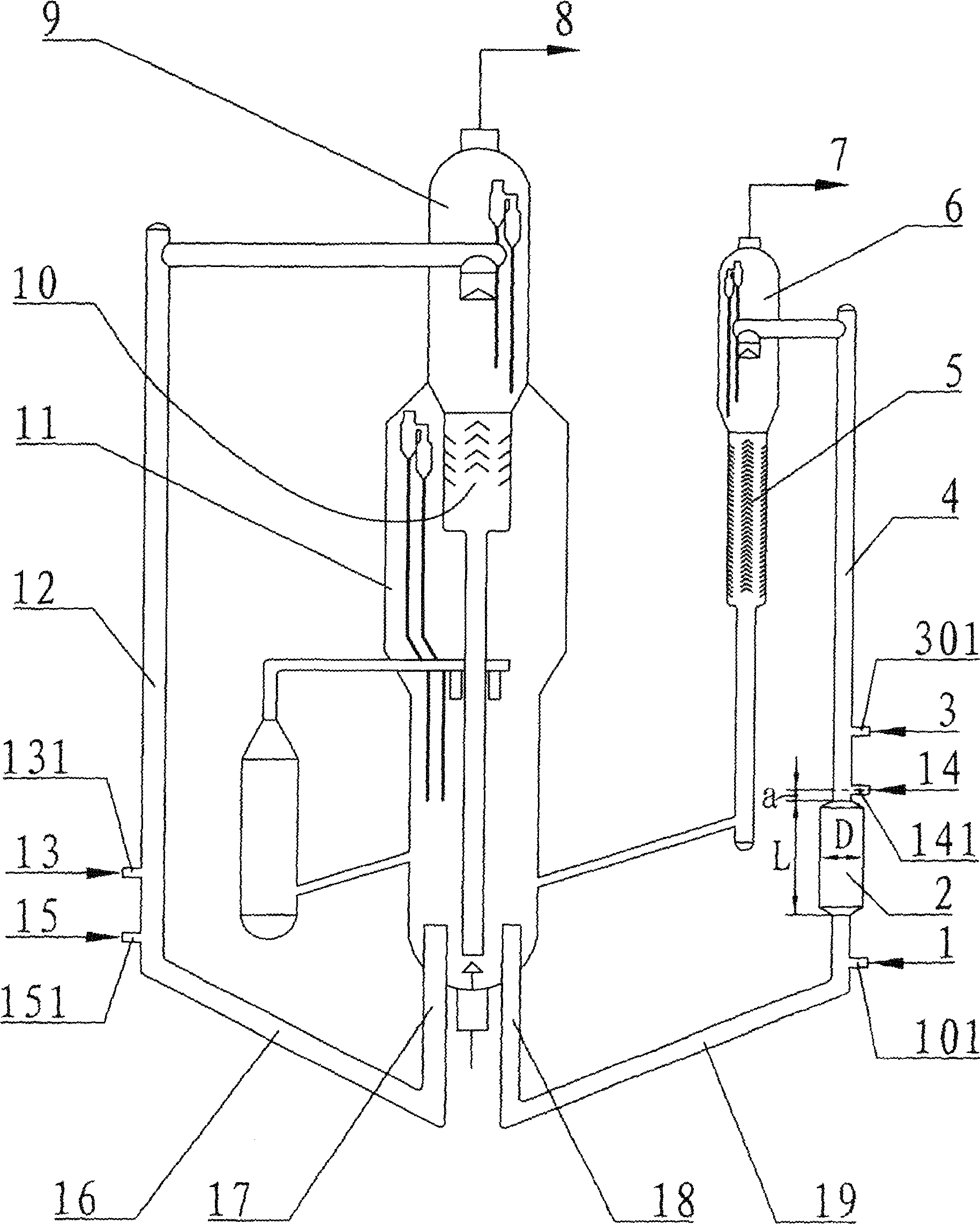 Double-riser catalytic cracking device for lowering sulfur content in catalytically cracked gasoline