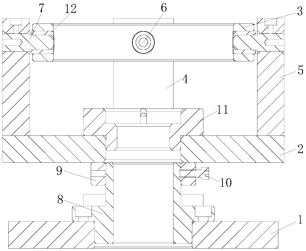 Self-centering floating clamp