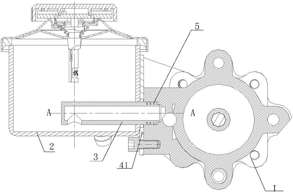 Oil storage device and vehicle provided with oil storage device