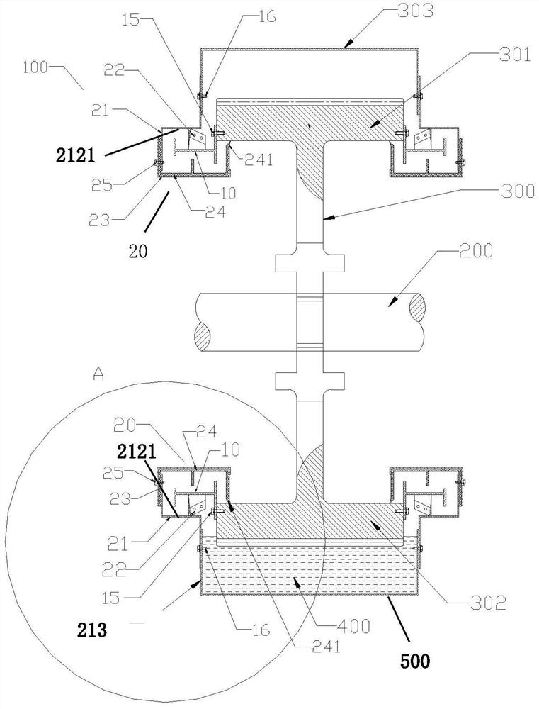 Labyrinth seal with oil scraping structure and oil scraping method