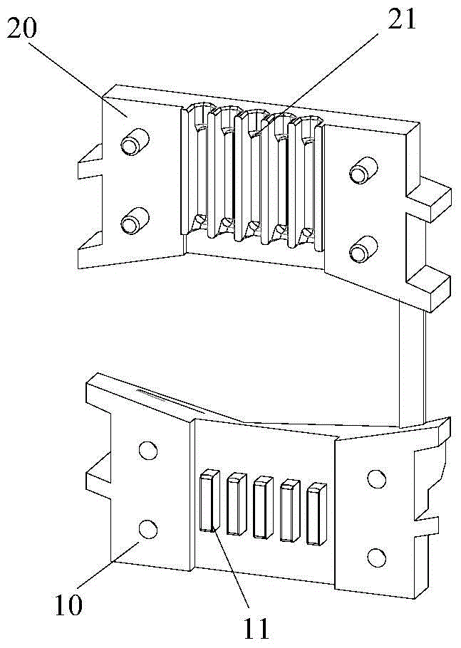 Outlet wire clamp device and permanent magnet motor with same