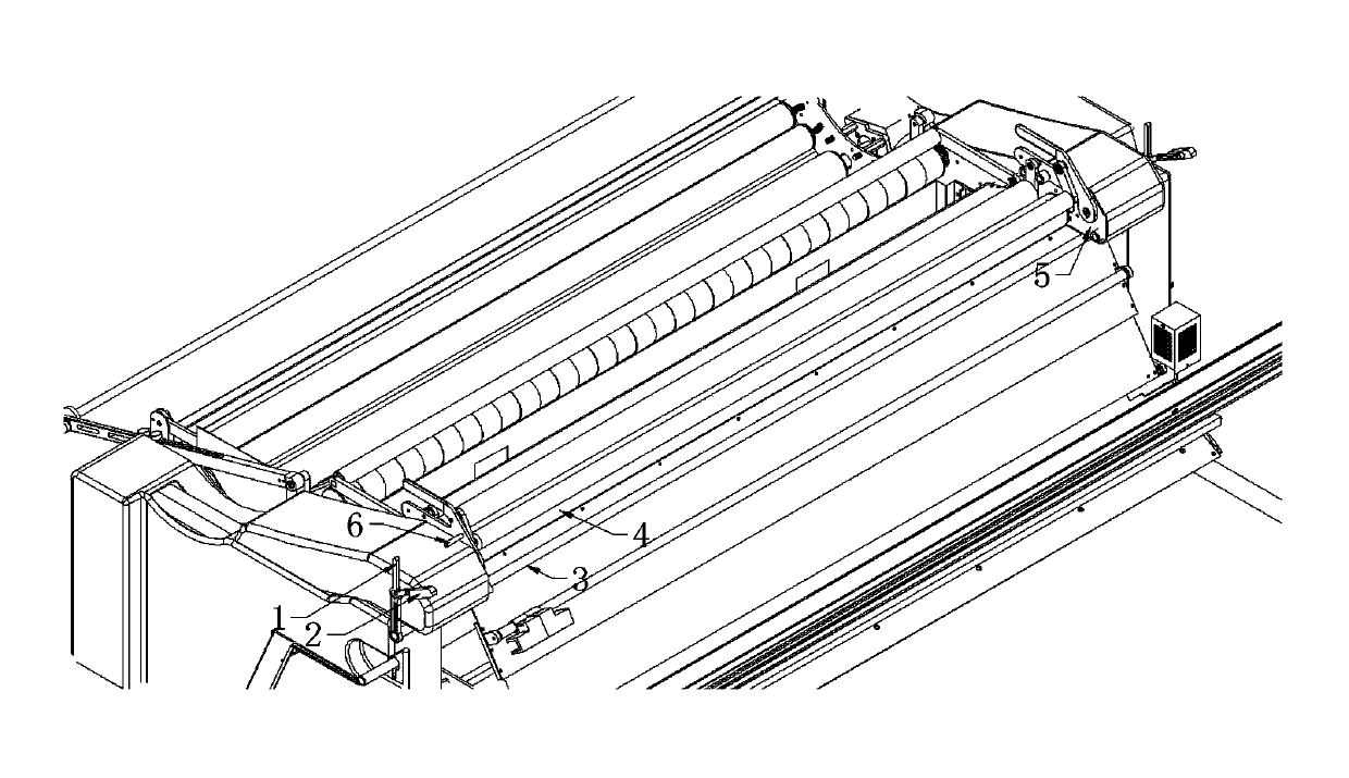 Automatic fabric feeding tightness adjusting device of fabric spreading machine