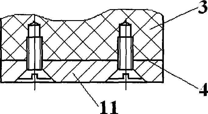 Clamping structure for fastening motion self-compensation