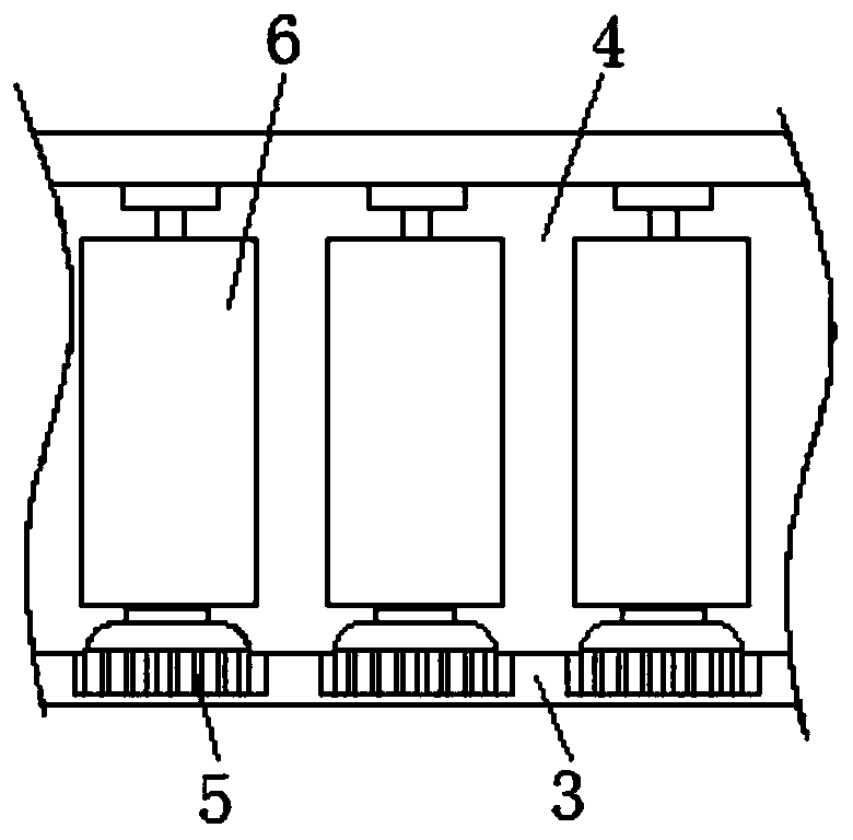 Feed device for agricultural straw smashing machine