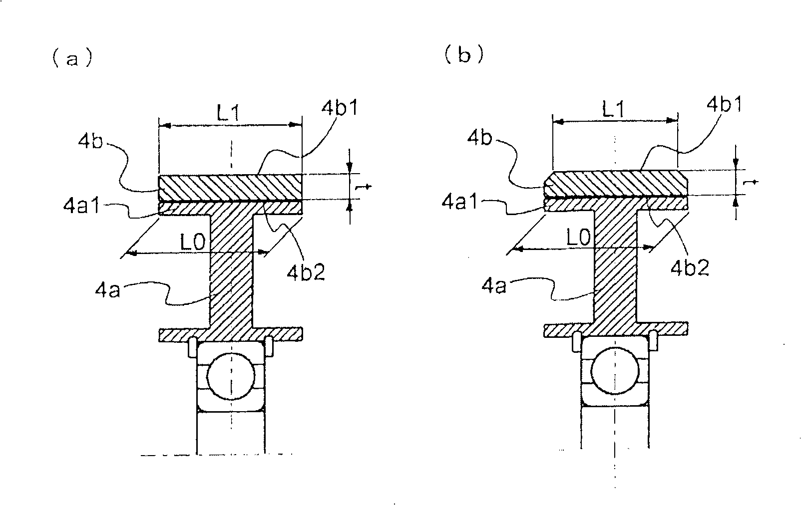 Yarn feeding device for fluid jet loom