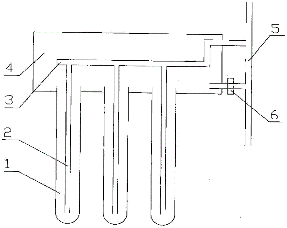 Siphon descaling type solar water heater and descaling method of siphon descaling type