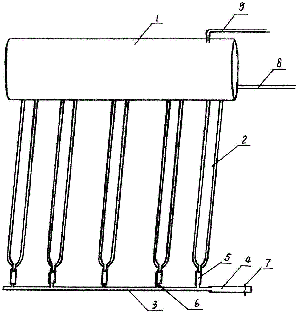 Siphon descaling type solar water heater and descaling method of siphon descaling type