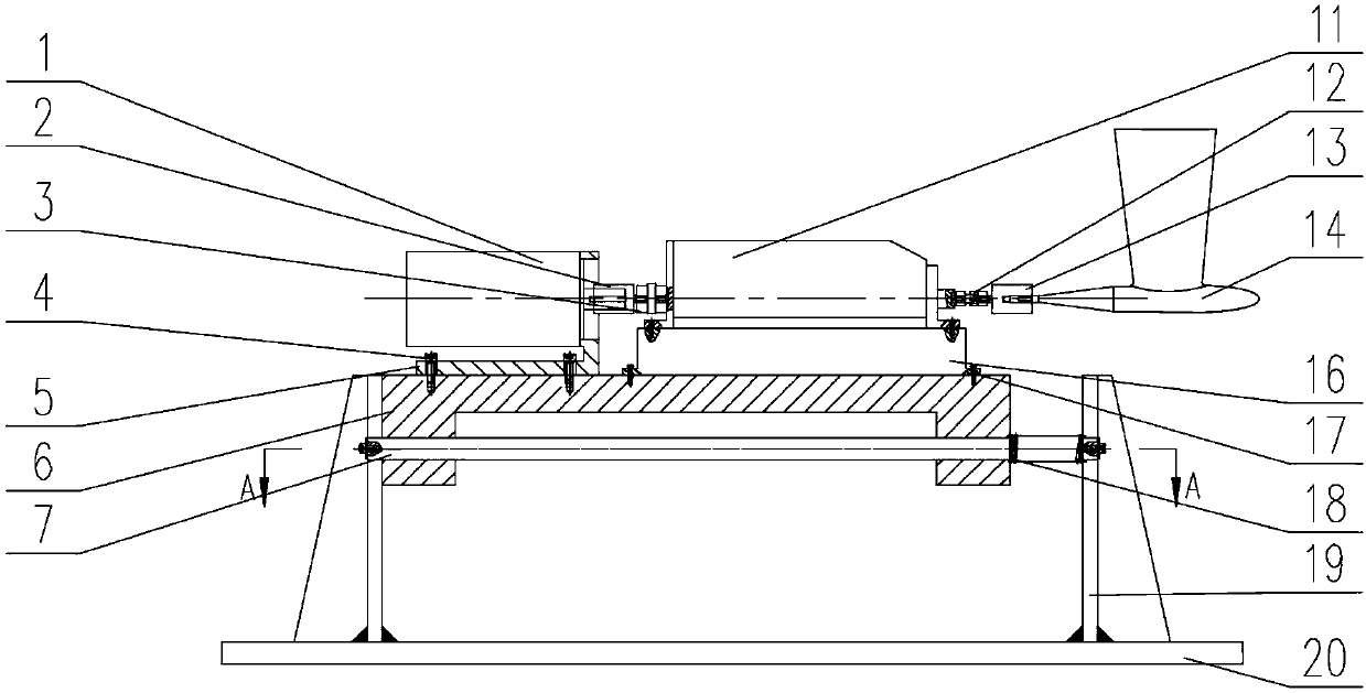 Dynamic calibration device for open water dynamometer and calibration method thereof