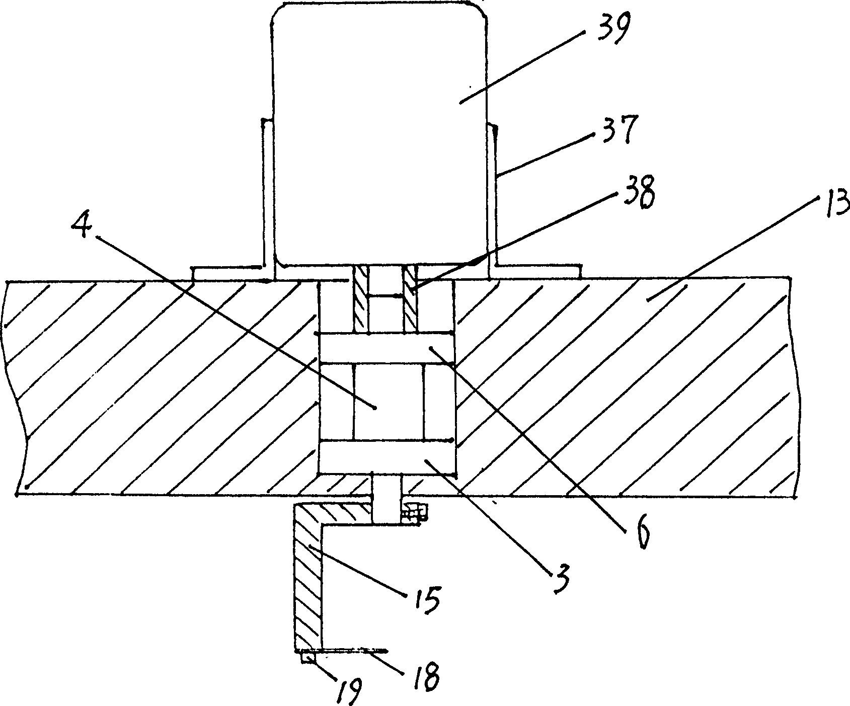 Bottle mouth cutting mechanism of automatic bottle blow molding machine