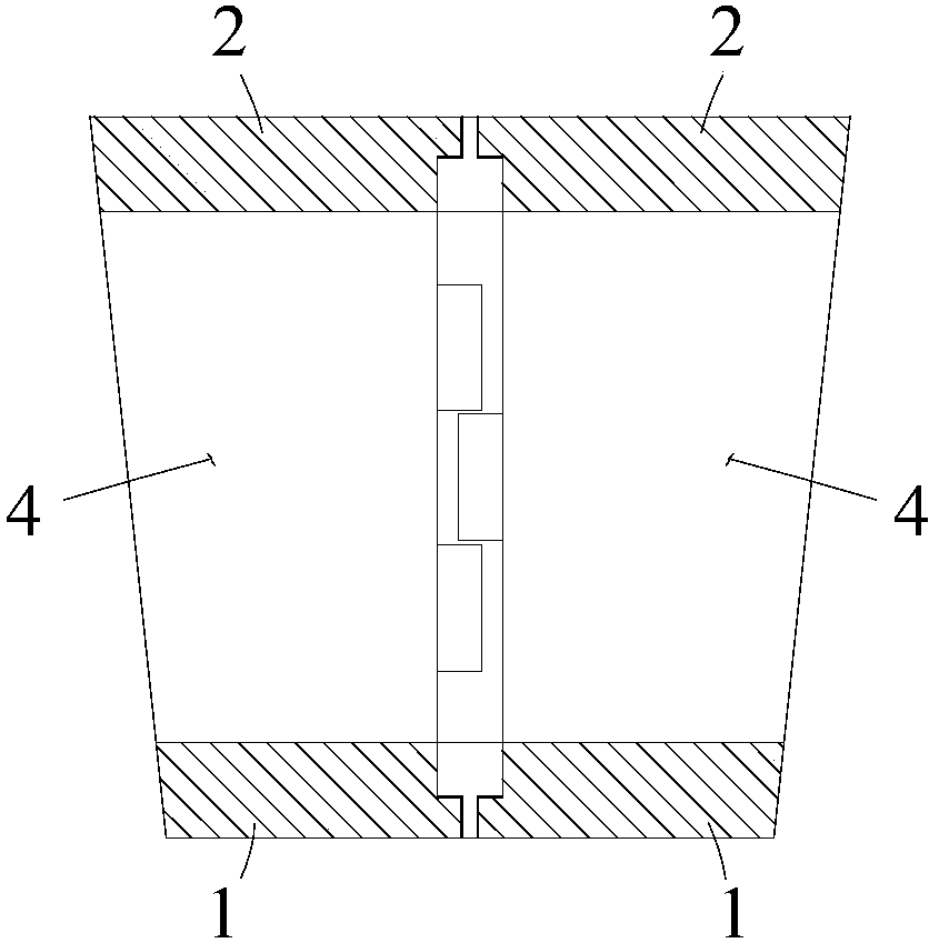 Sandwich sinking pipe connector and production method thereof