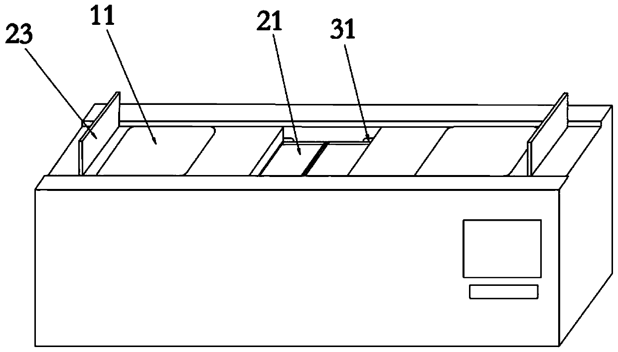 A multi-material molding device with a powder control baffle and its 3D printing method