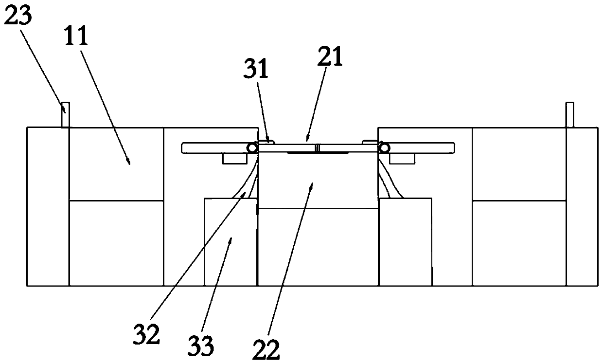 A multi-material molding device with a powder control baffle and its 3D printing method