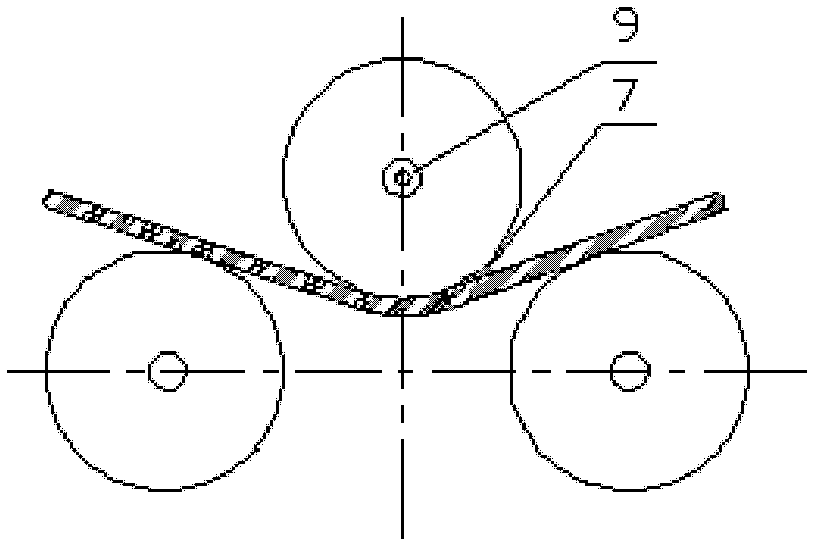 Indicating navigation mark capable of automatically collecting, releasing and tying mooring rope along with changes of water level