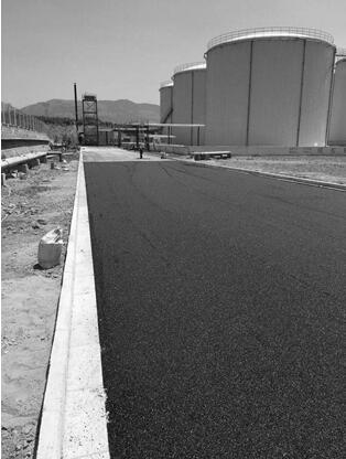 Preparation method of multifunctional regenerated water-permeable asphalt surface layer