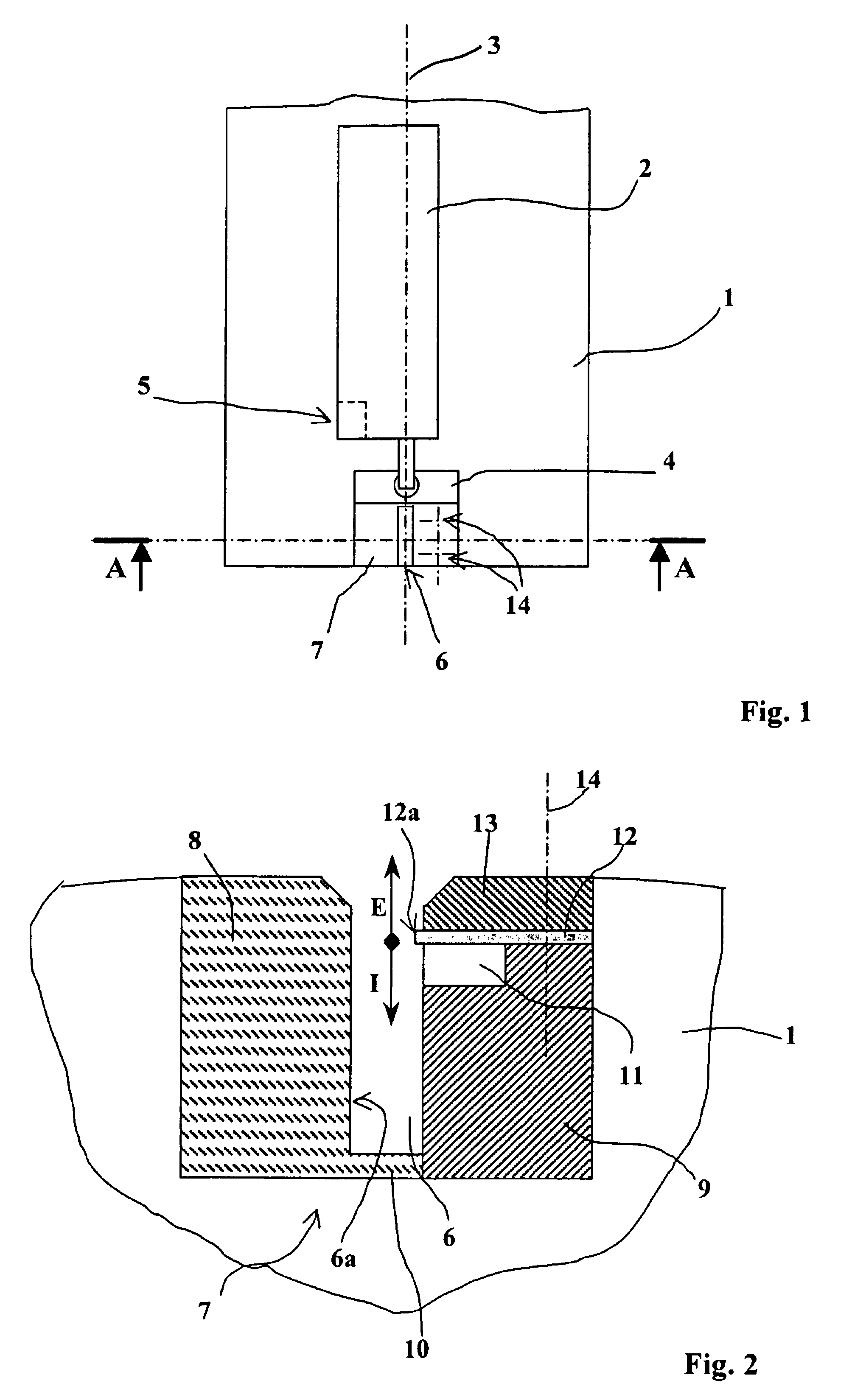 Anti-rebound locking device for the deployable fin of a projectile