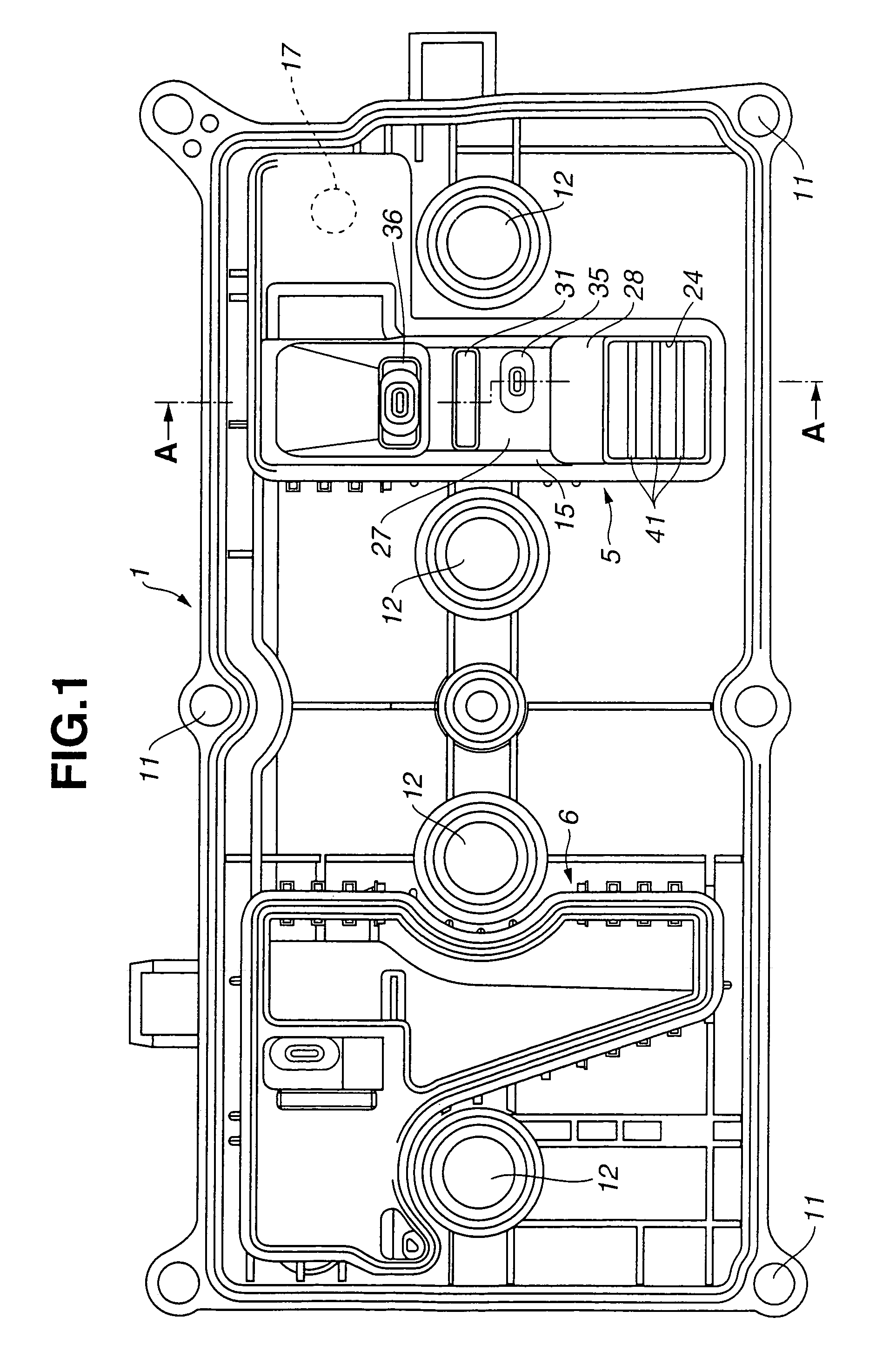 Oil separator combined with cylinder head cover