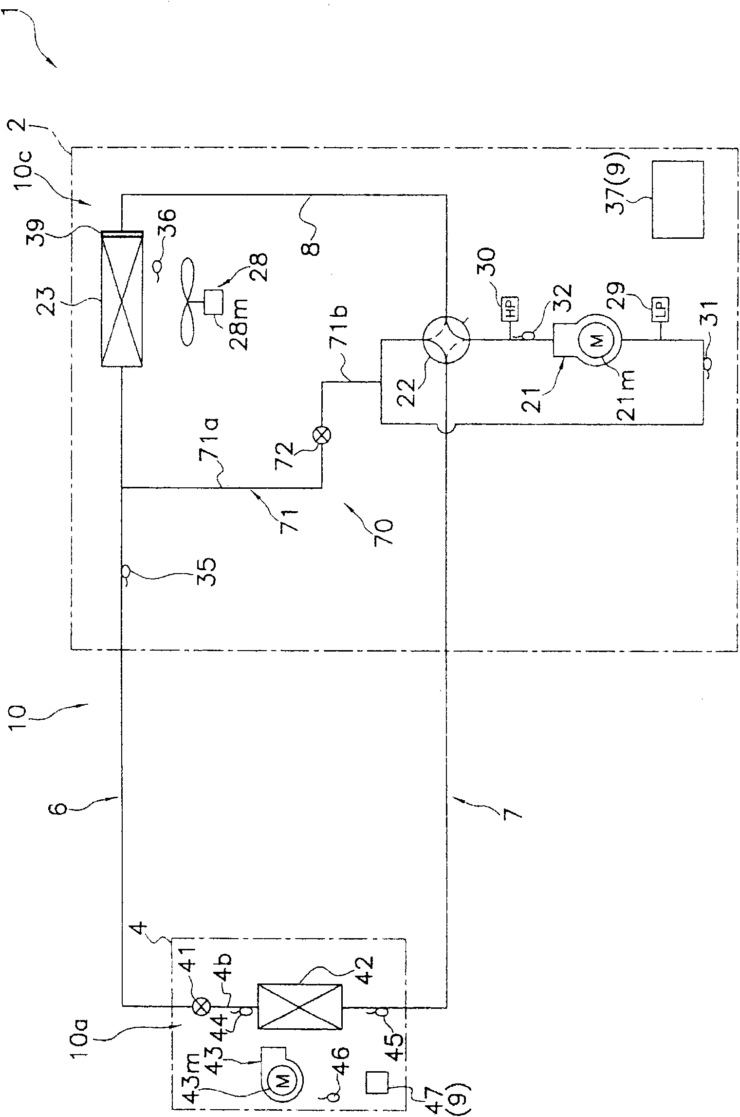 Air conditioner and refrigerant amount determining method