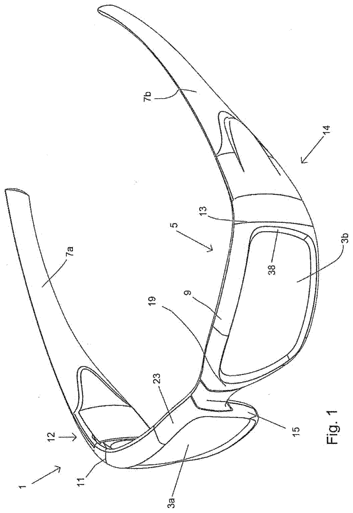 Glasses provided with a photon source, system comprising such glasses and use of such glasses in phototherapy