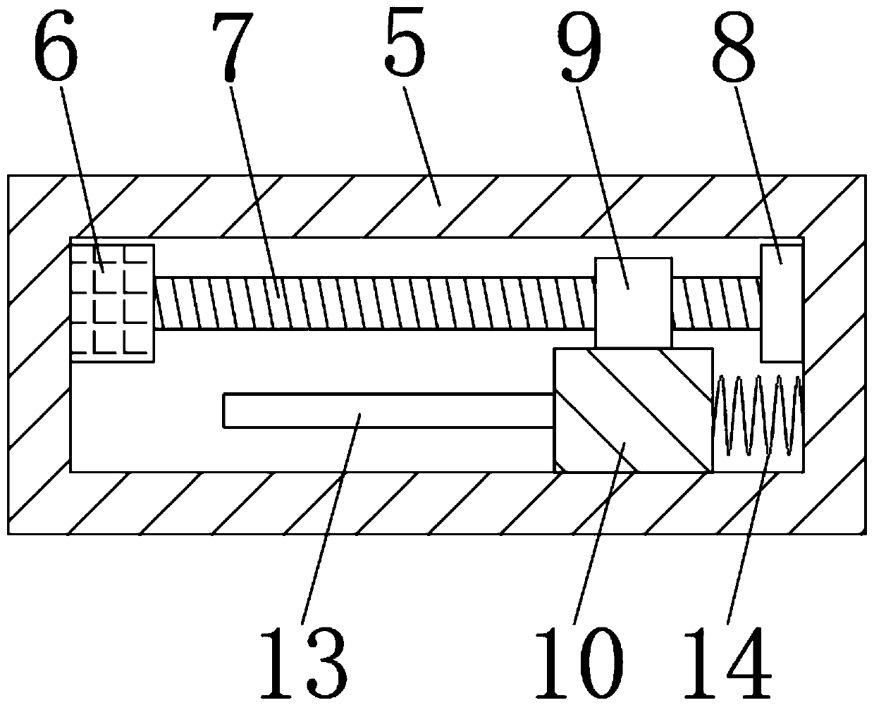 Split charging structure of semi-automatic liquid filling line