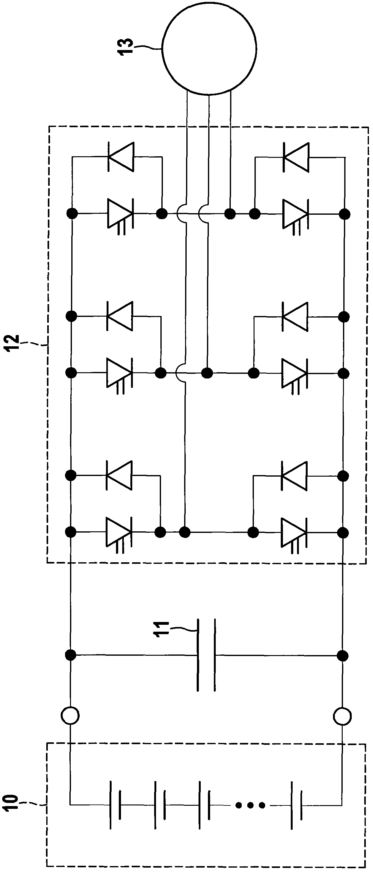 Battery comprising an integrated pulse width modulation inverter