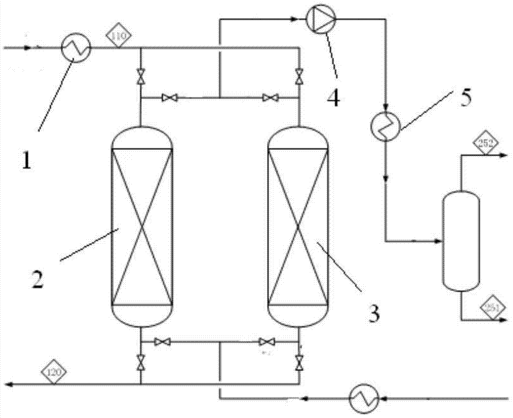 Method for removing heavy hydrocarbon in natural gas through low-temperature capillary condensation