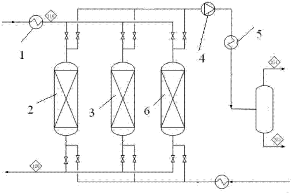 Method for removing heavy hydrocarbon in natural gas through low-temperature capillary condensation