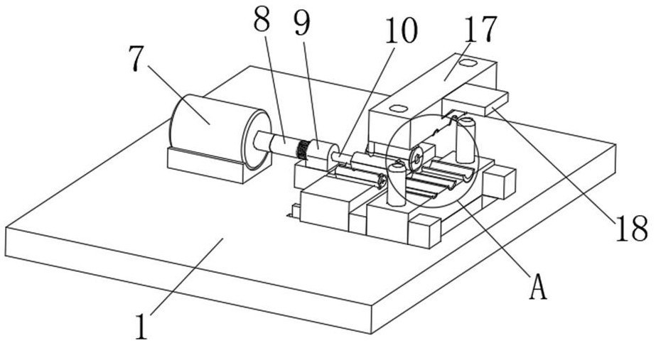 Automatic processing device for radial distribution of fibers in yarns