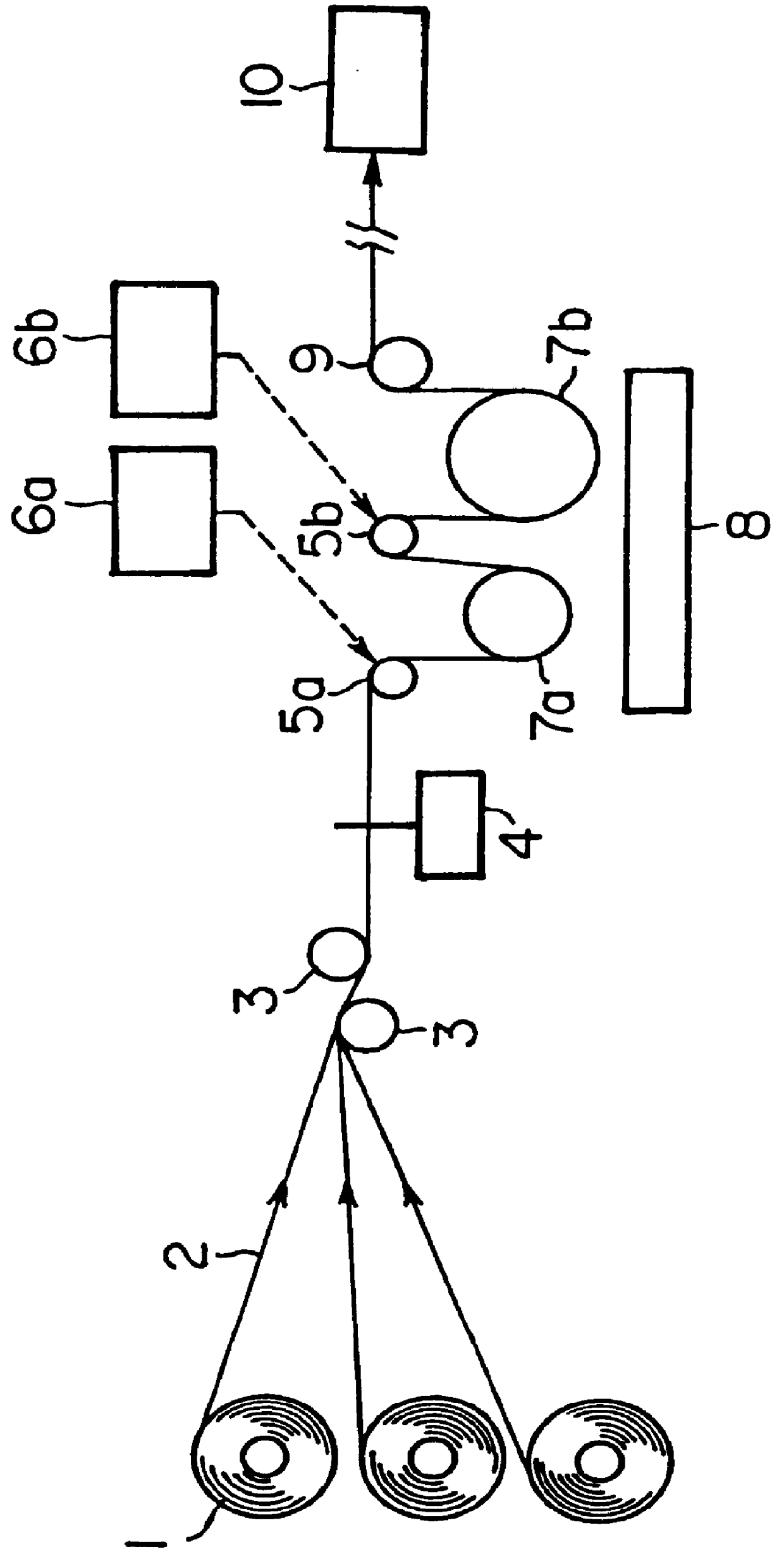 Method and apparatus for opening reinforcing fiber bundle and method of manufacturing prepreg