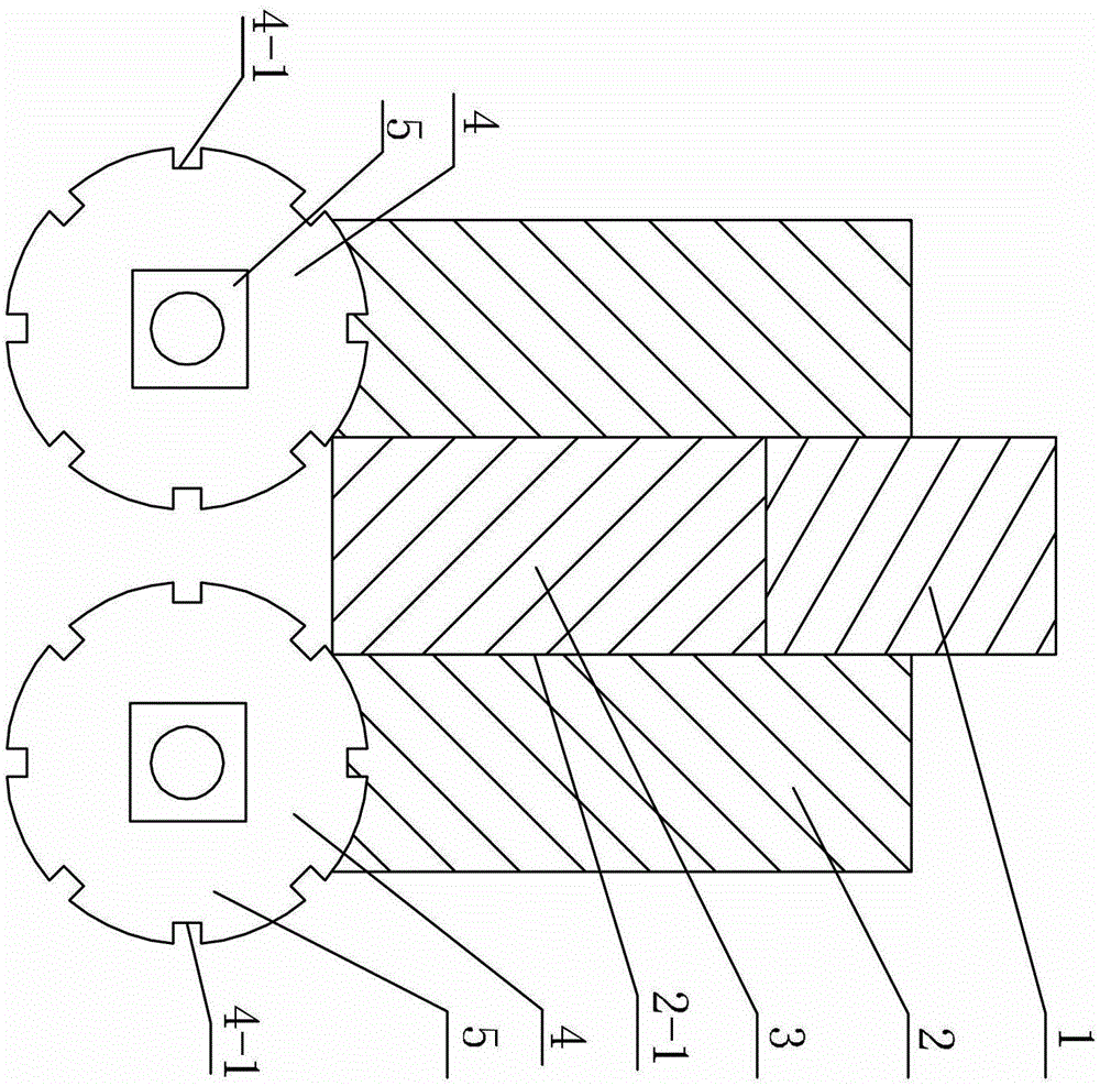 The overall wall plate is crowded and composite forming devices and methods