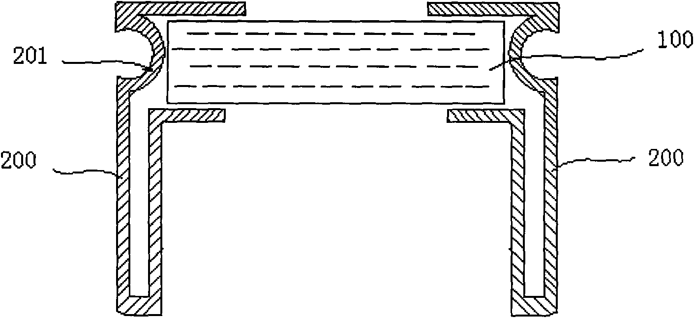 Protective device with anti-corrosion and moisture-resistant structure for cable bridge