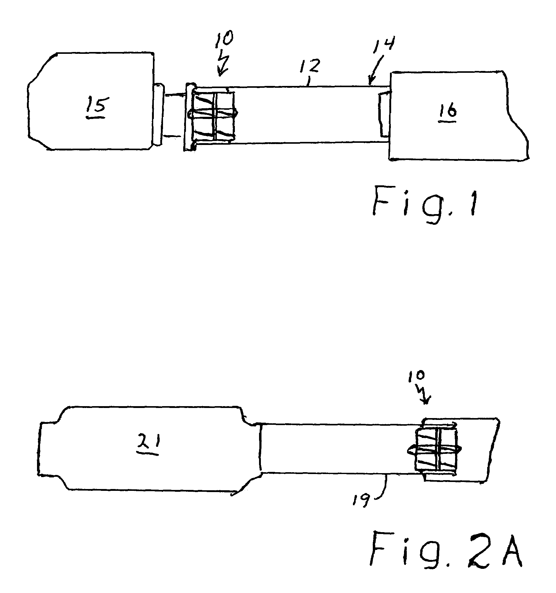 Fluid swirling device having rotatable vanes