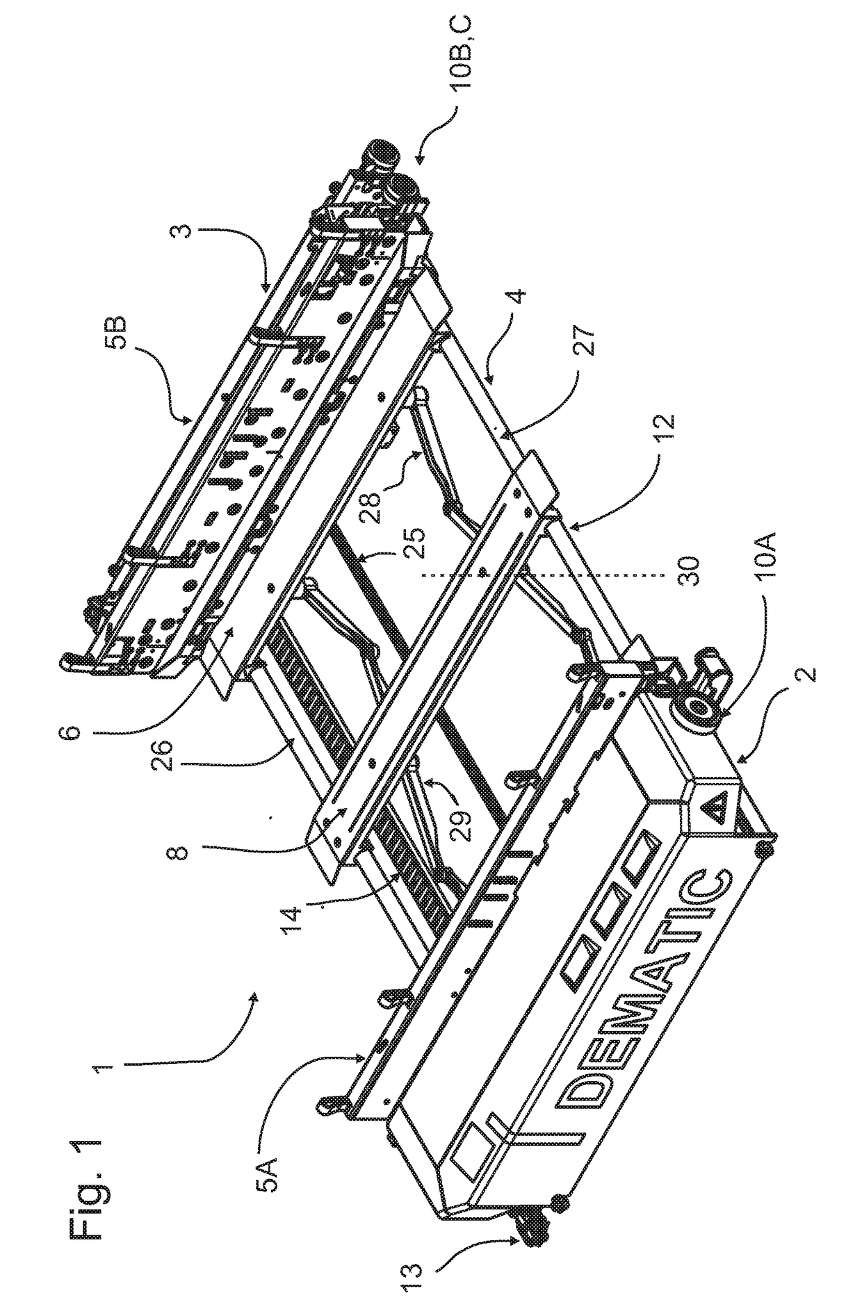 Automatically centering load support for shuttle vehicles having a variable receiving width