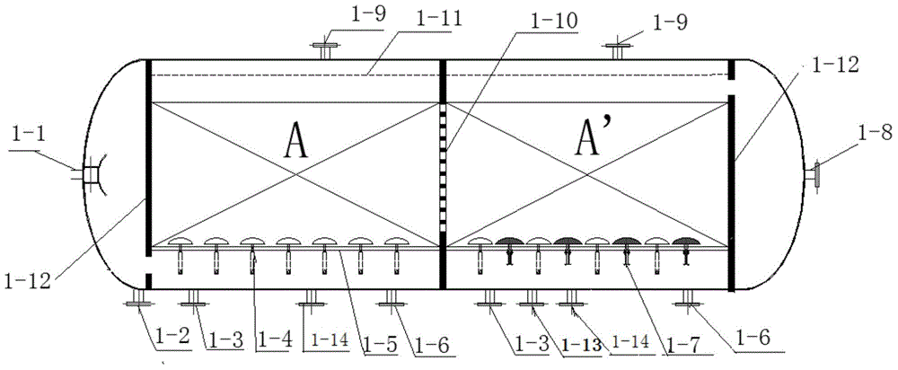 Integrated domestic sewage treatment device with novel structure