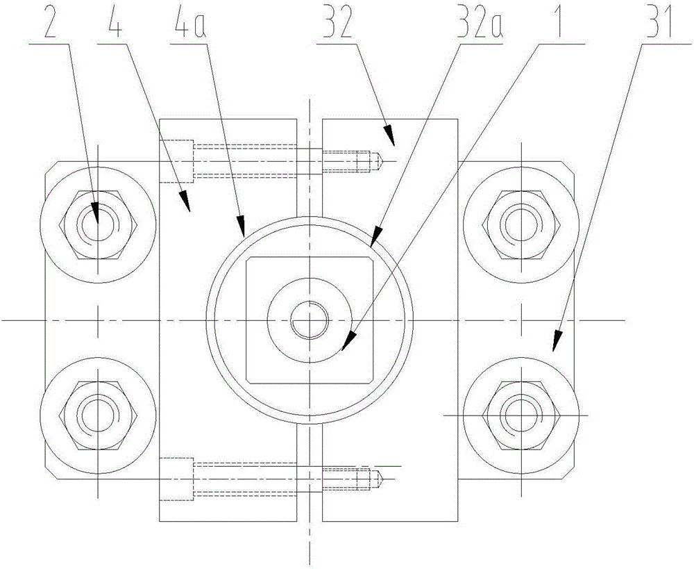 Concrete pump with vibration type hopper fence