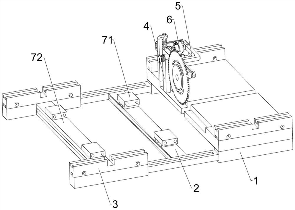 Automatic plate cutting device capable of fixing distance